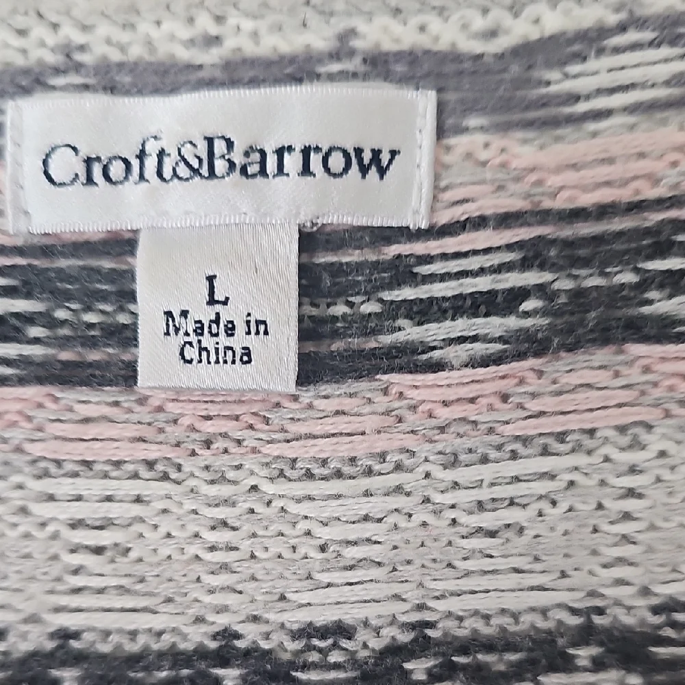 Croft & Barrow V-Neck Sweater in Gray and Pink - Picture 2 of 6
